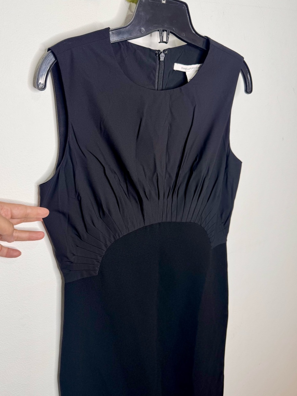 Diane von Furstenberg ‘Asabi’ Stretch Poplin & Crepe Dress - Picture 5 of 12